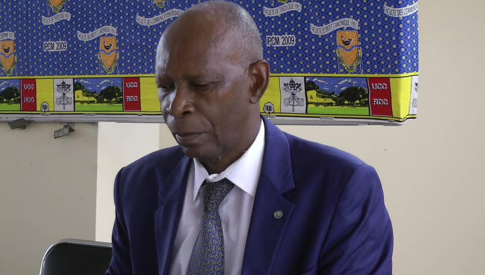 Article : Quand le Professeur émérite Dominique Mweze célèbre l’héritage intellectuel de Valentin-Yves Mudimbe